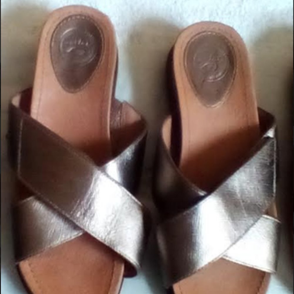 Slides / Sandals